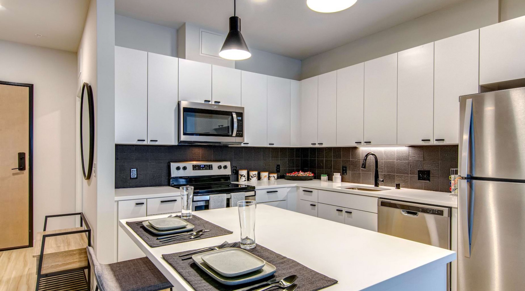 Modern kitchen in Irvine Exchange apartments in St. Paul, MN Modern kitchen in Irvine Exchange apartments in St. Paul, MN